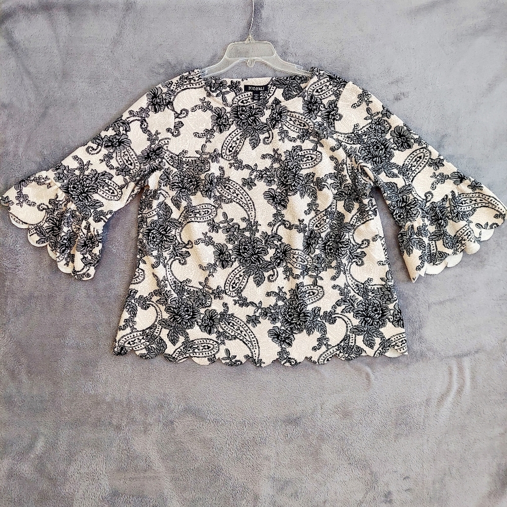 Roz & Ali Black and White Lace Blouse